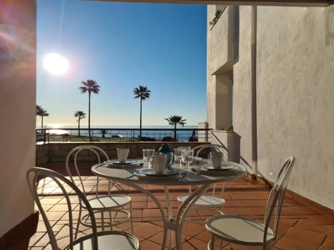2 Bedrooms Luxury Apartment with sea view
