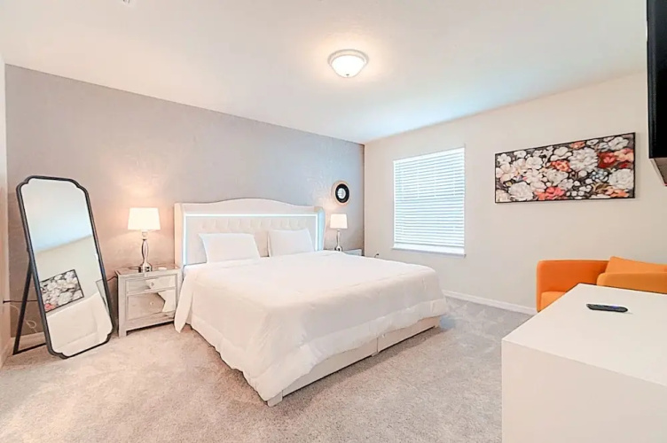 15976 Spacious Charming Family Getaway