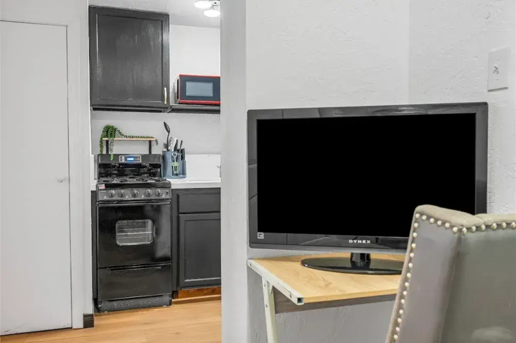 Luxury Studio Escape - Trails & Views