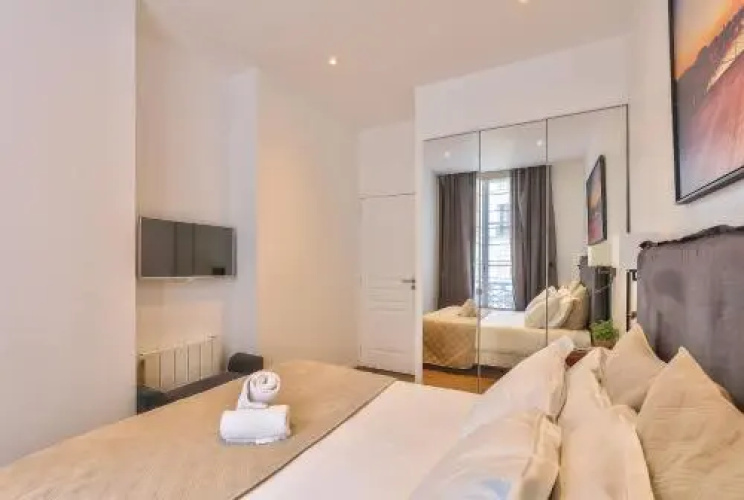 62-Luxury Flat Champs Elysees (1g)
