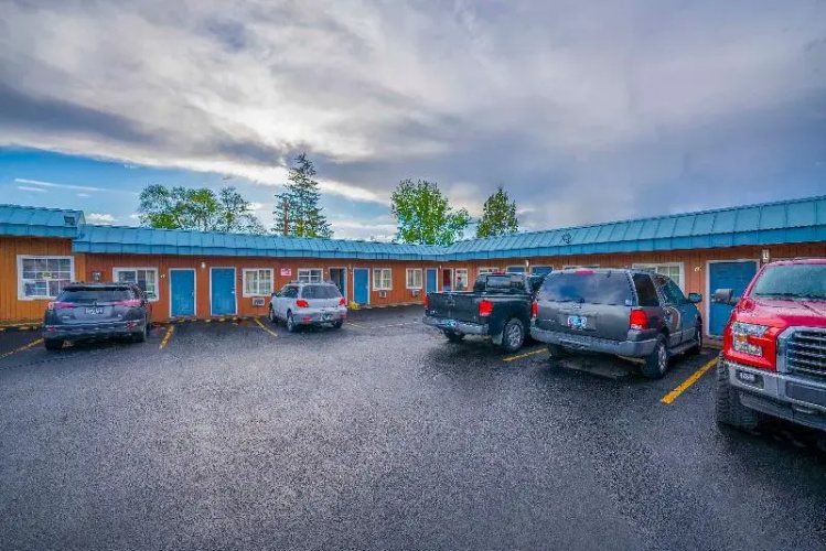 Royal Gateway Motel by OYO