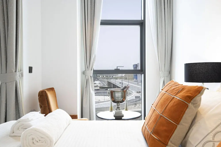 Waves - The Suite Dubai Luxury Studio Waterfront Living