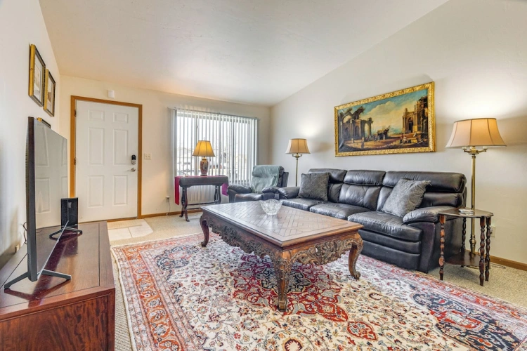 2 Bedrooms Apartment