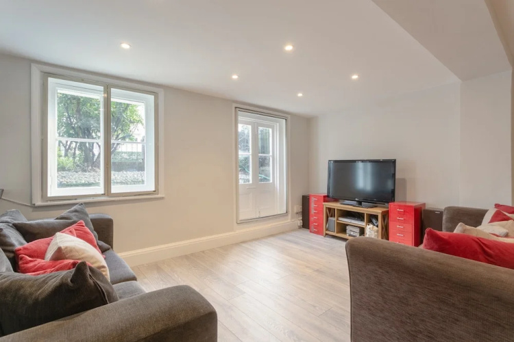 2 Bedroom Brixton Flat
