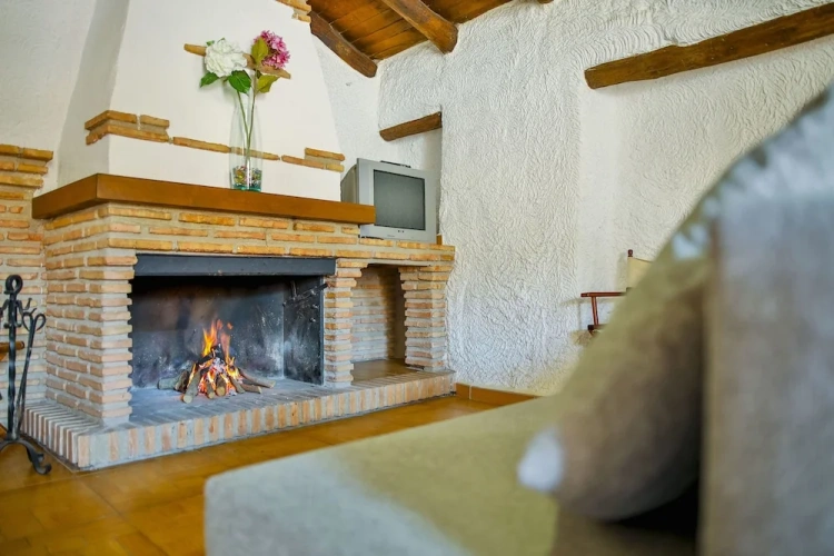 2 Bedrooms Cottage
