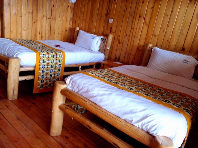 Standard Twin room with lake view