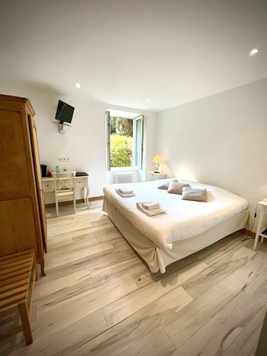 Standard Quadruple Family room with garden view