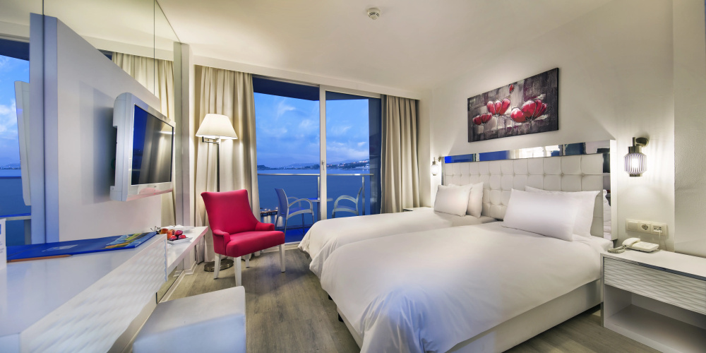 Le Bleu Hotel & Resort