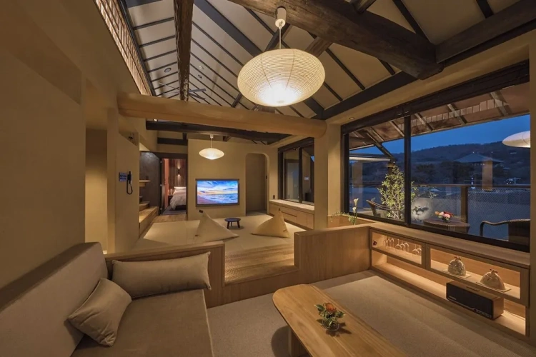 1 Bedroom Japanese-Style room with balcony and with mountain view