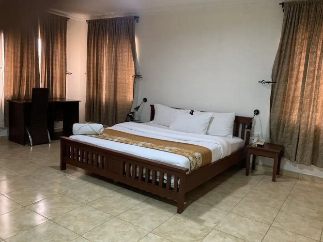 Foster Inn -Asake
