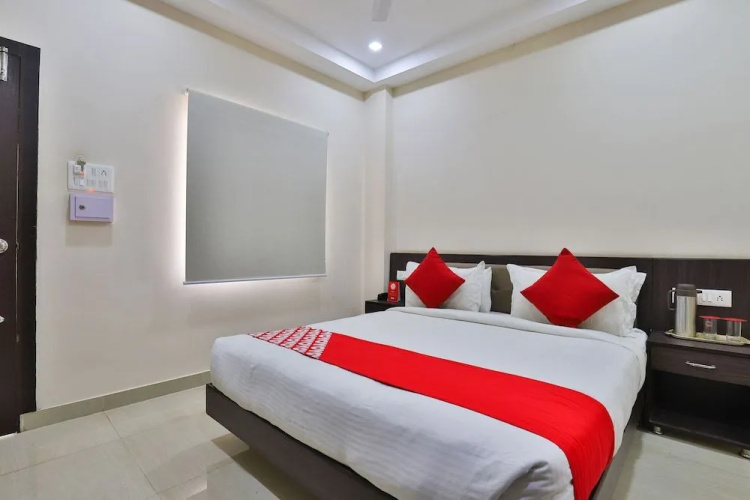 OYO 22551 Hotel Ssv
