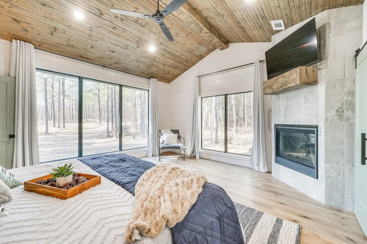 Broken Bow Cabin w/ Hot Tub & Covered Deck!