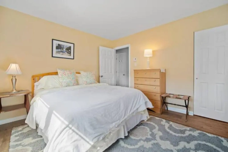 4 Bedrooms Cottage