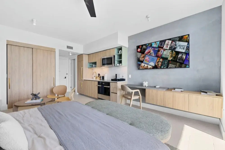 Downtown Studio with Miami Views