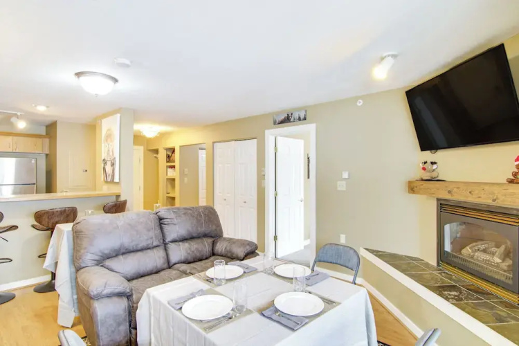 First-floor Big Sky Condo With Hot Tub!
