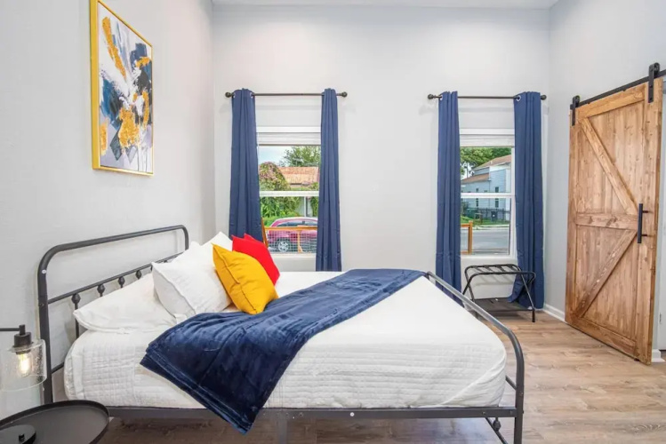 Seize the Moment! 4br/3ba Gem w/ Downtown Views!