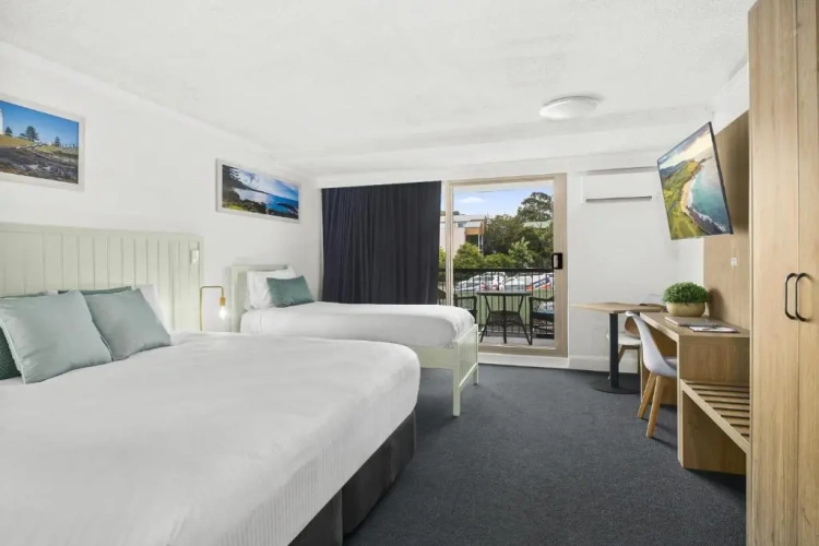 Standard Triple room with balcony