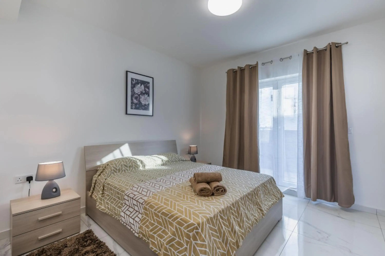 STYLISH 2-Bedroom Penthouses - Terrace with Views