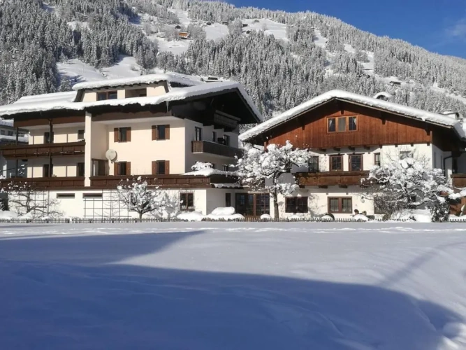 1 Bedroom Apartment with mountain view