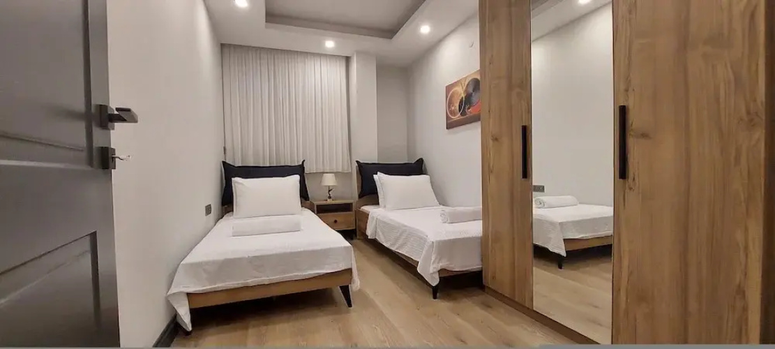 New Flat Large Living Space 1 Close to Lara Beach