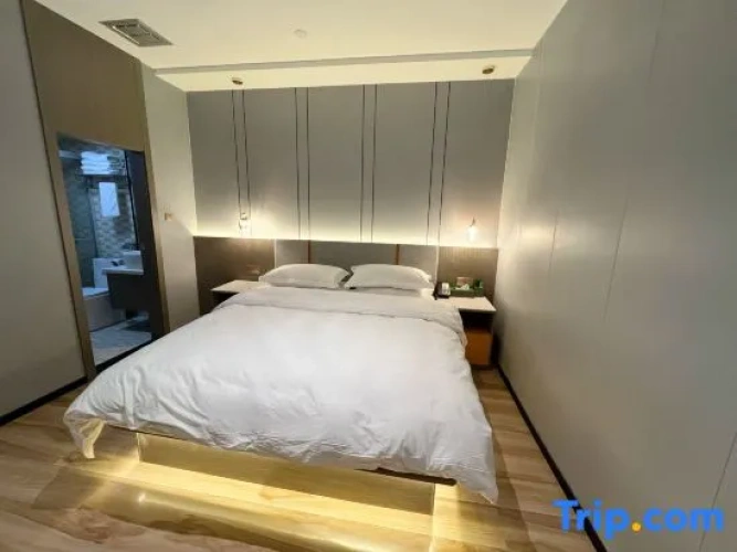 Standard Double room with city view