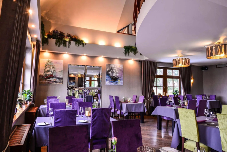 Port Hotel