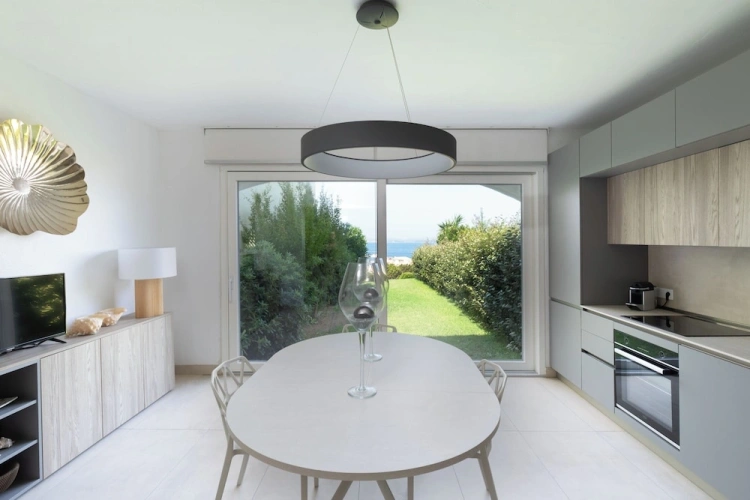 2 Bedrooms Apartment with sea view