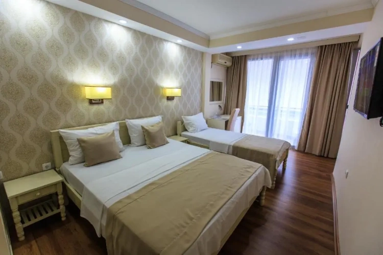 Standard Triple room with balcony