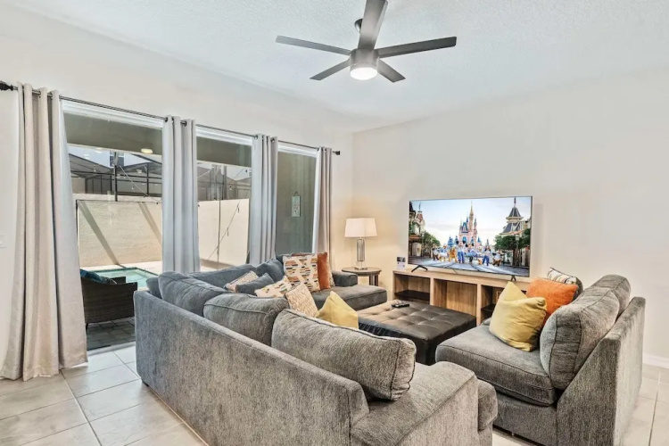 1832 Tropical Palms Circle