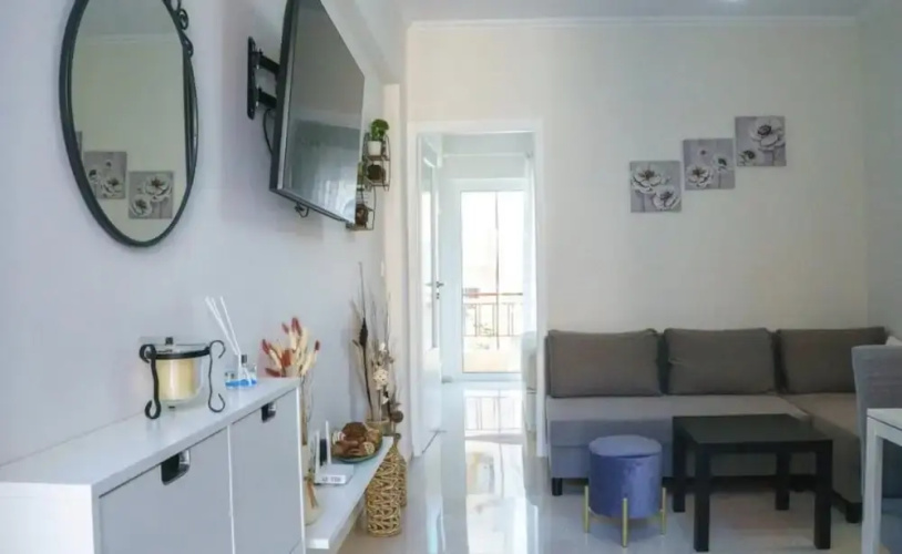 Loutraki Coastal Apartment Retreat