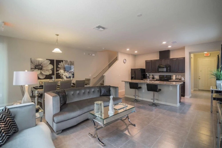 5137 Compass Bay