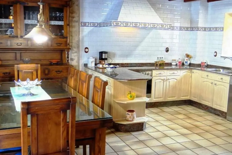 4 Bedrooms Cottage