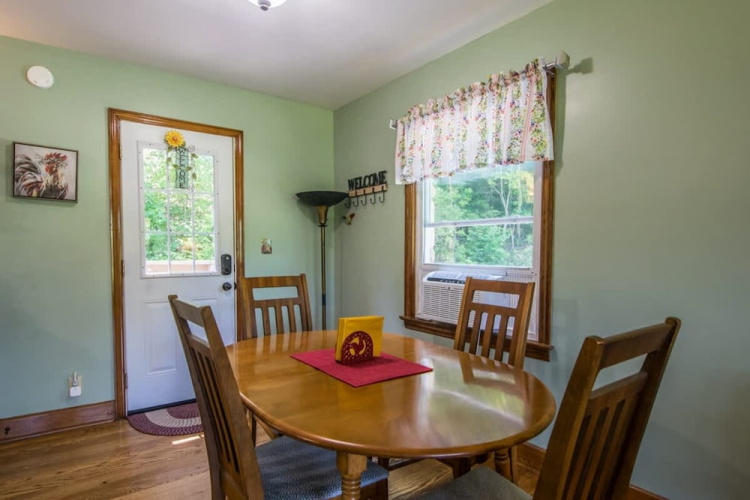 Charming 2BR w Firepit Mountain Views