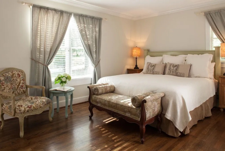 Chanticleer Inn