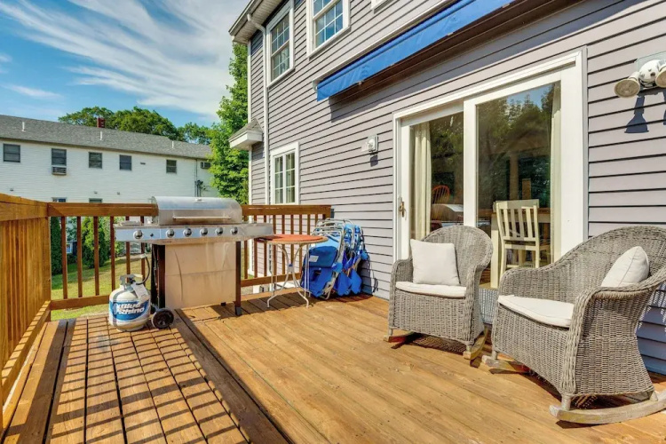 Downtown Ogunquit Home: 1 Mi to Beach!