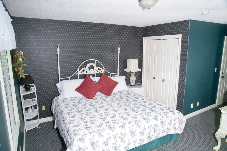 WeatherPine Inn