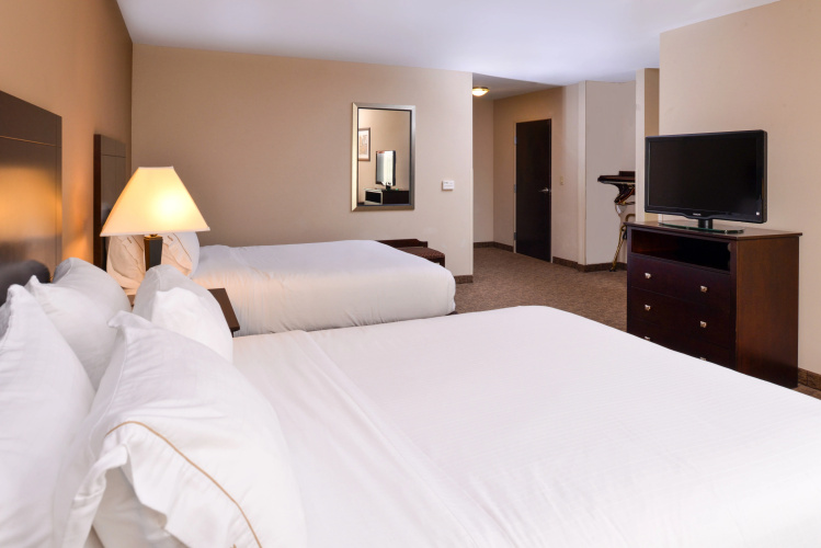 Holiday Inn Express And Suites Fairmont photo 6