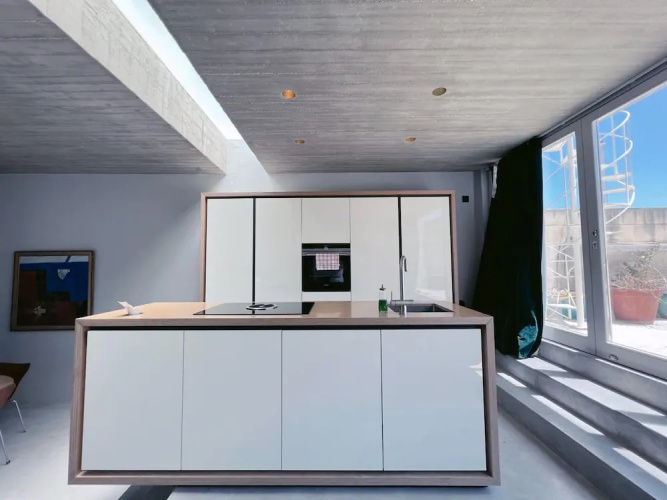 Spacious 1BR Penthouse With a Rooftop Terrace