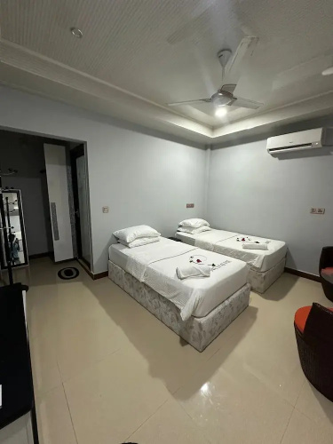 NikainnHimandhoo
