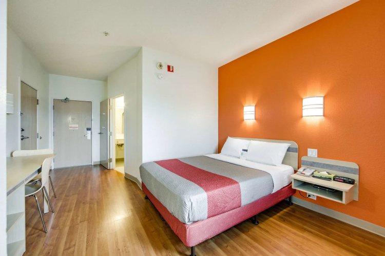 Motel 6 Brampton, ON - Toronto