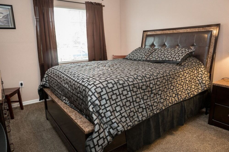 Hillcrest 4 bed / 3 bath home