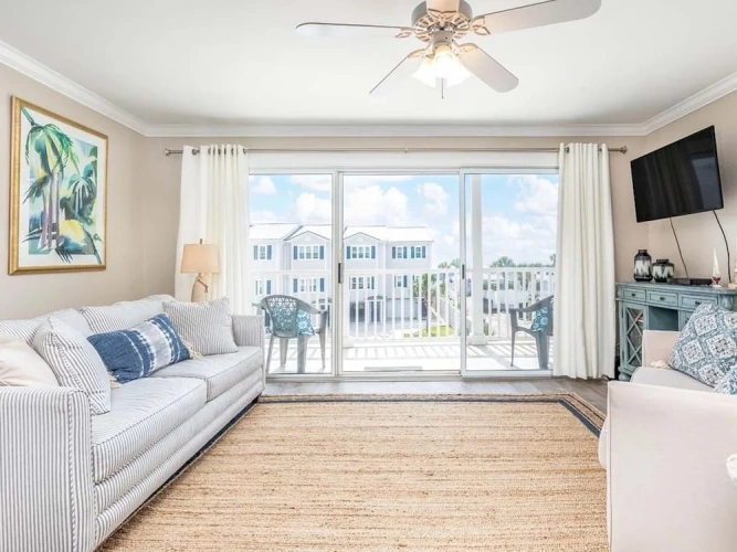 Standard room with balcony and with partial ocean view