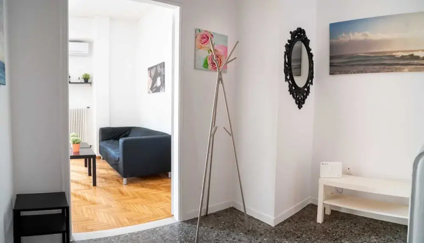 Larisis train station 1 bedroom flat for 2 persons