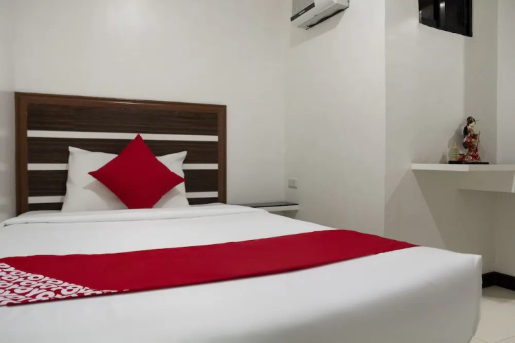Circle-b Apartelle & Suites