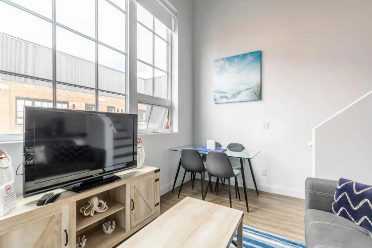 2BR 2 STOREY LOFT. Free Parking.Gym