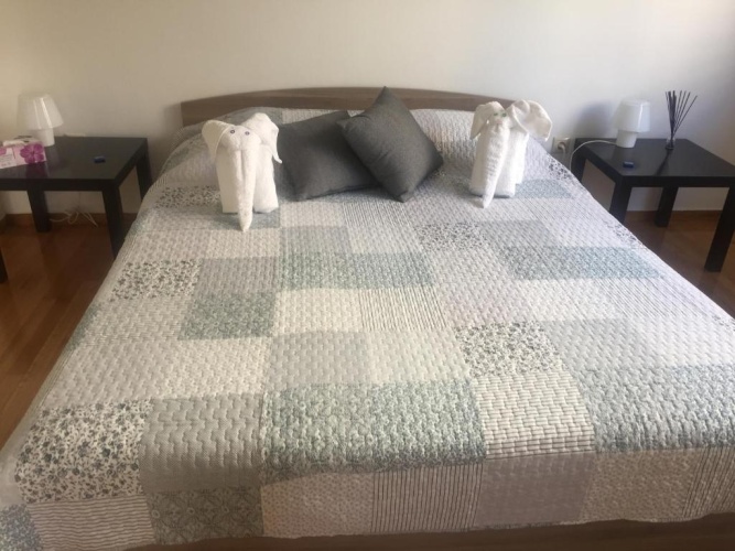 4 Bedrooms Apartment