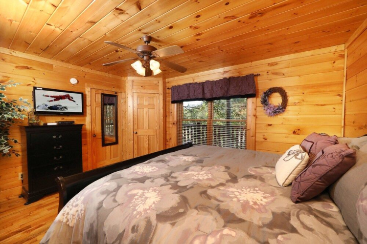 Blessed Nest 4 Br cabin by RedAwning