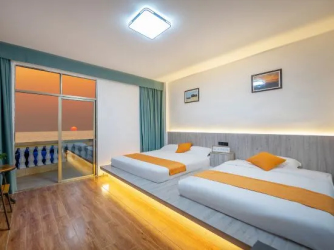 7+1 Holiday Hotel