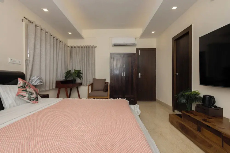 Lakeside Suites