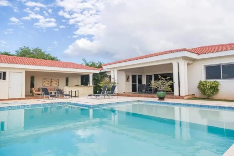 New Villa With Infinity Pool